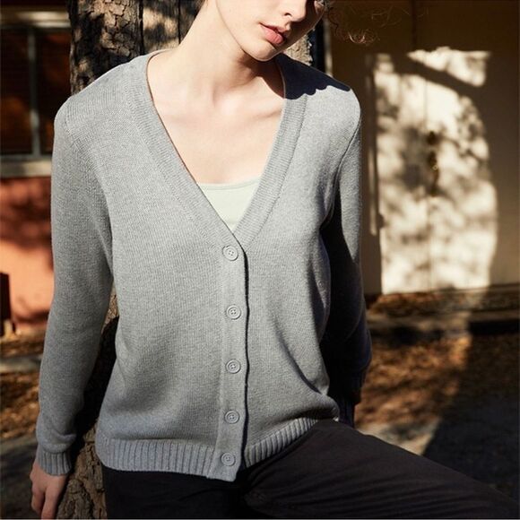 NEW Brandy Melville Shannon V-Neck Button Up Cardigan OS One Size - Picture 1 of 12